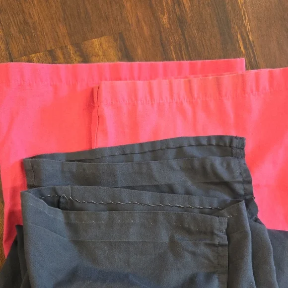 Set Of 2 Scrubs, Medium - Picture 6 of 6